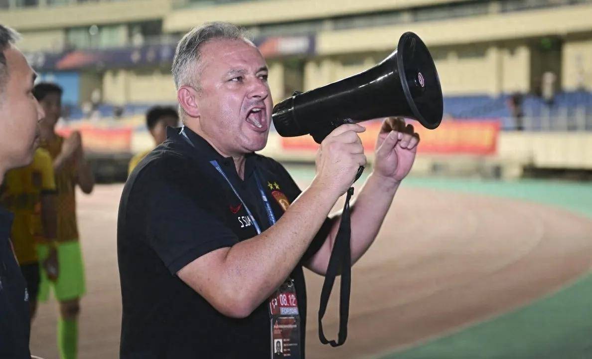 广州队发布备战花絮,今晚外线爆发,西甲任务艰巨,更衣室氛围转暖(美军航母连夜撤离南海) 广州队发布备战花絮,今晚外线爆发,西甲任务艰巨,更衣室氛围转暖(美军航母连夜撤离南海)