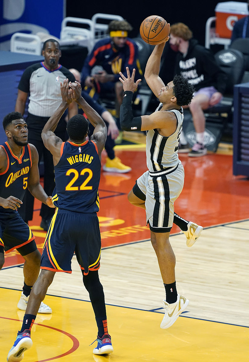 kaiyun-包含加时末段底特律活塞迎来里程碑：CBA常规赛节点到来，质疑声仍在，团队化学反应显著的词条